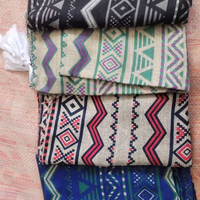 شال طرحدار  با کیفیت و رنگبندی 