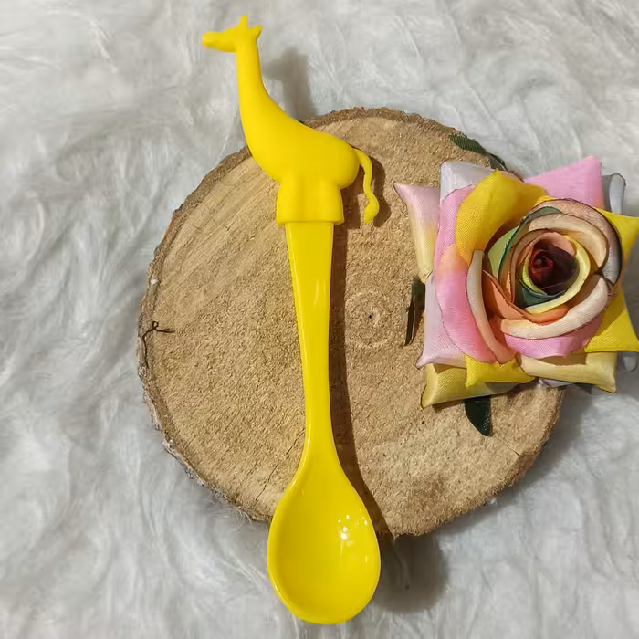 قاشق پلاستیکی نشکن سرسیلیکونی بچه گانه طرح زرافه زرد رنگ 