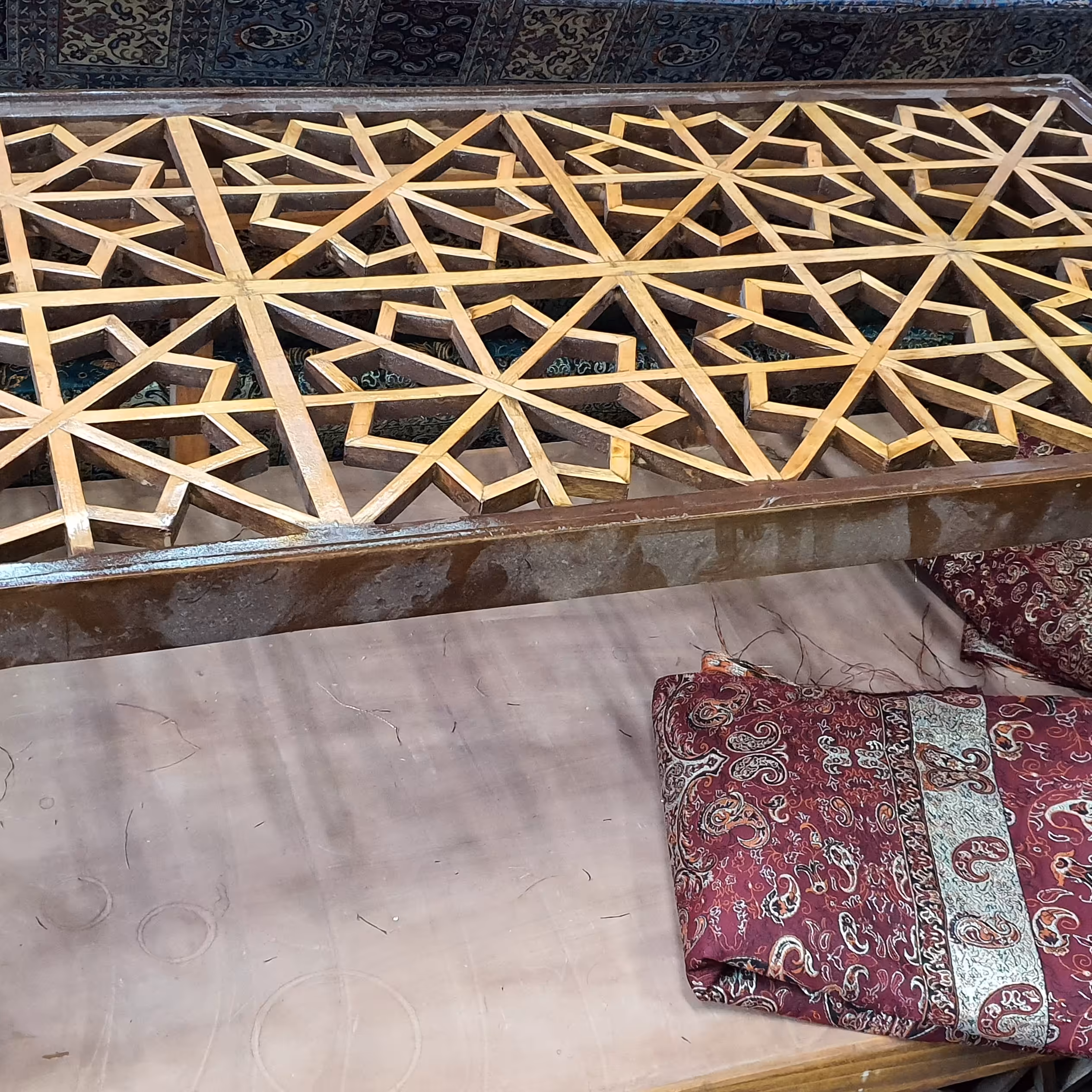 میز جلو مبلی چوبی سنتی تخت سنتی مبل سنتی تحویل در باربری مقصد 