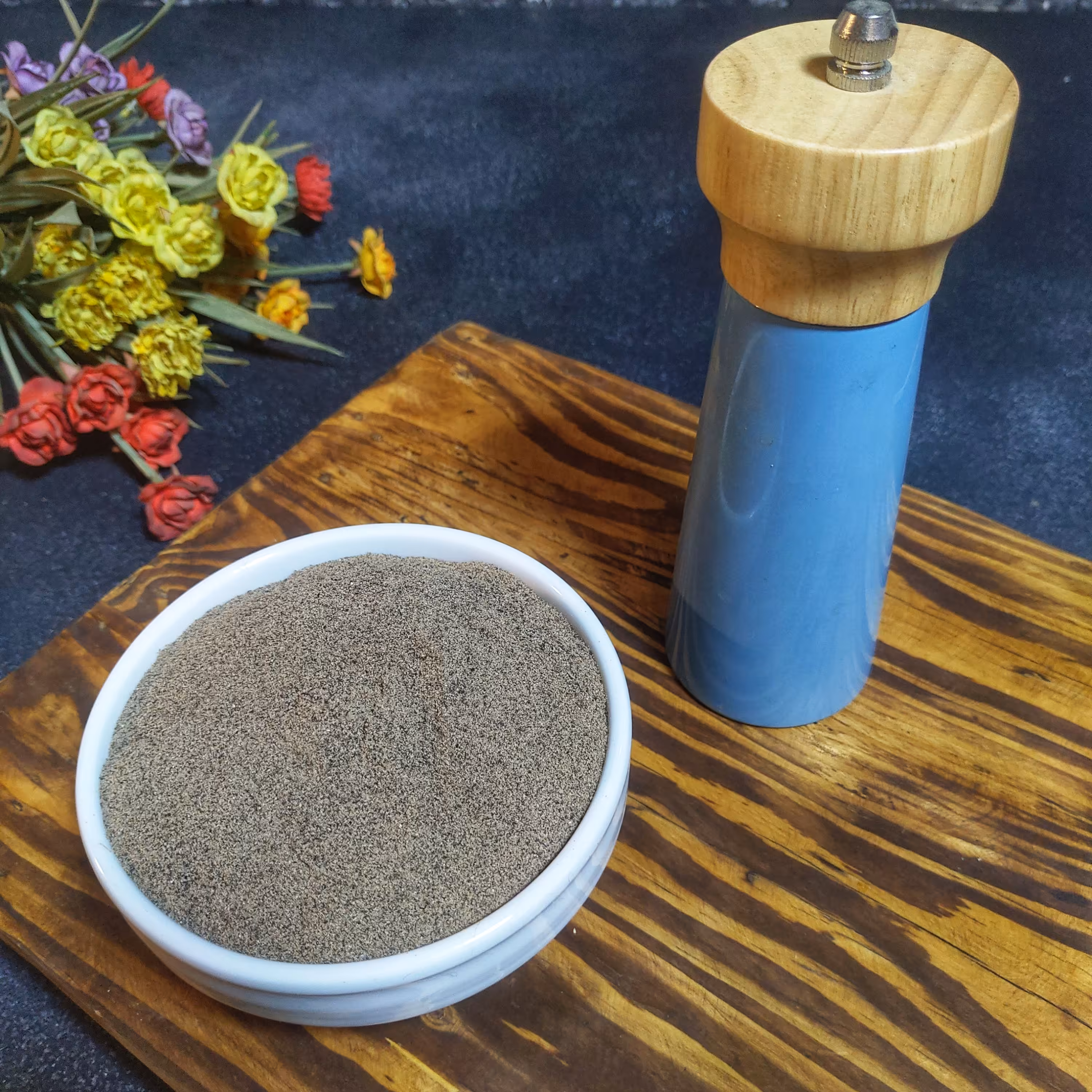 فلفل سیاه پودر خالص ویتنام در بسته بندی پلی پروپیلن 150گرمی غرفه ادویه برگ سبز