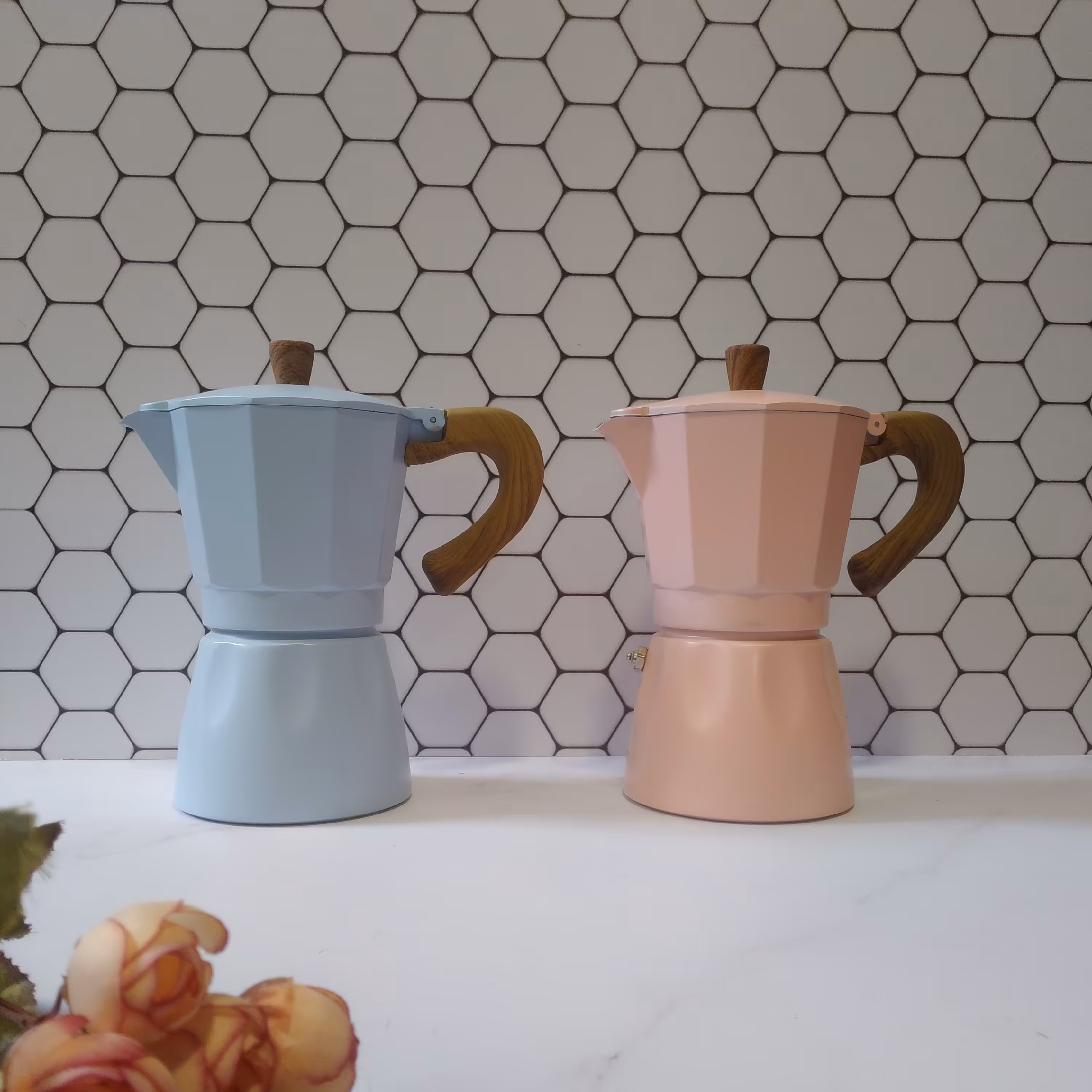 موکاپات 6 کاپ رنگی( اسپرسوساز یا قهوه ساز ) بدنه آلومینیوم با دسته سیلیکون طرح چوب