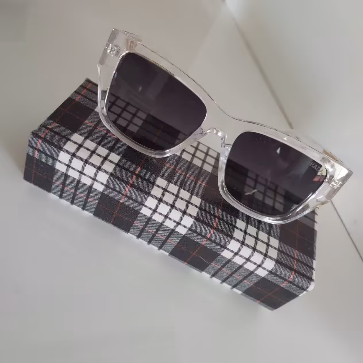 عینک زنانه  دخترانه  

یووی 400  محافظت از نور خورشید

