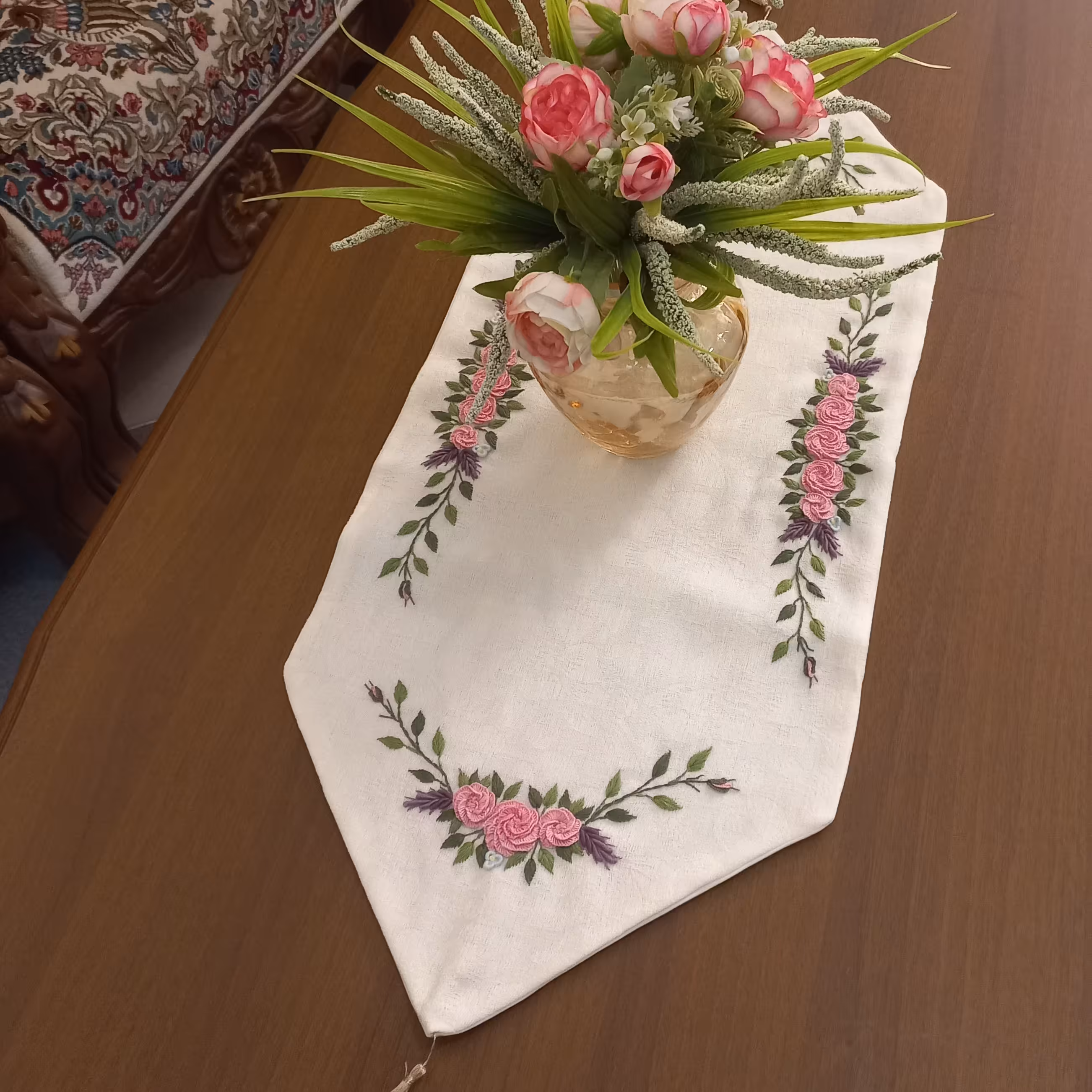 رانر گلدوزی شده با دست طرح بهاره