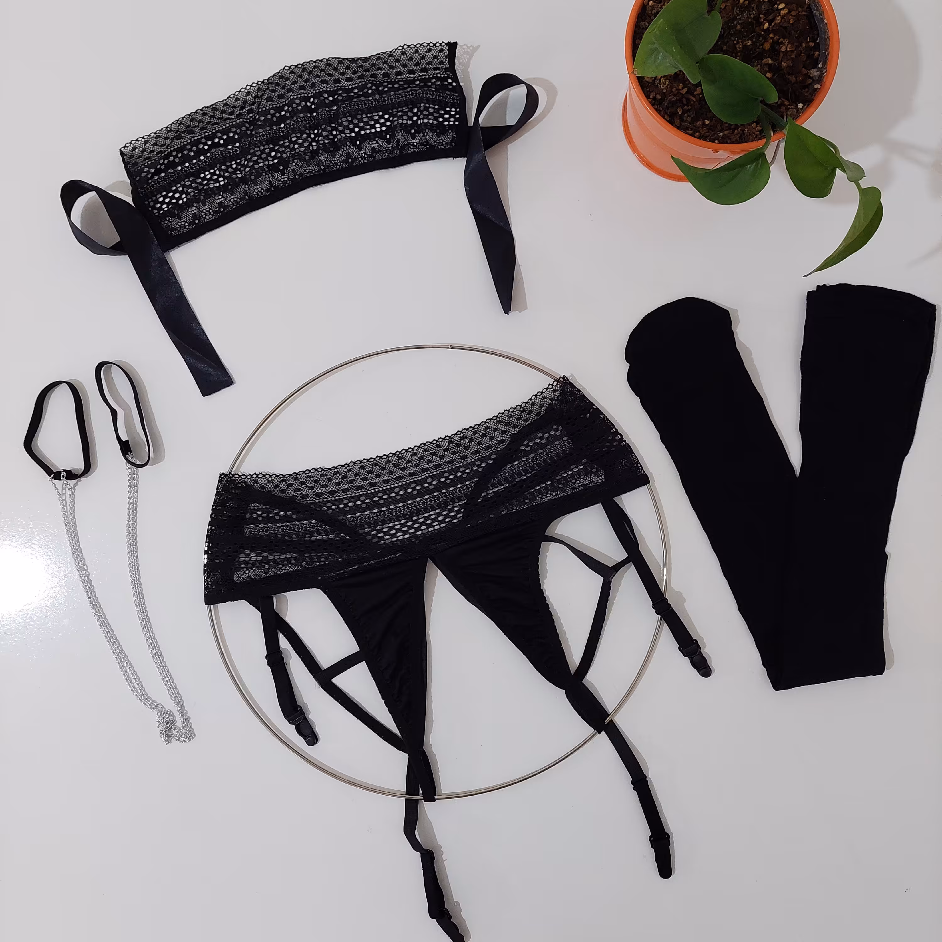 کاستوم فانتزی به همراه چشمبند و دستبند