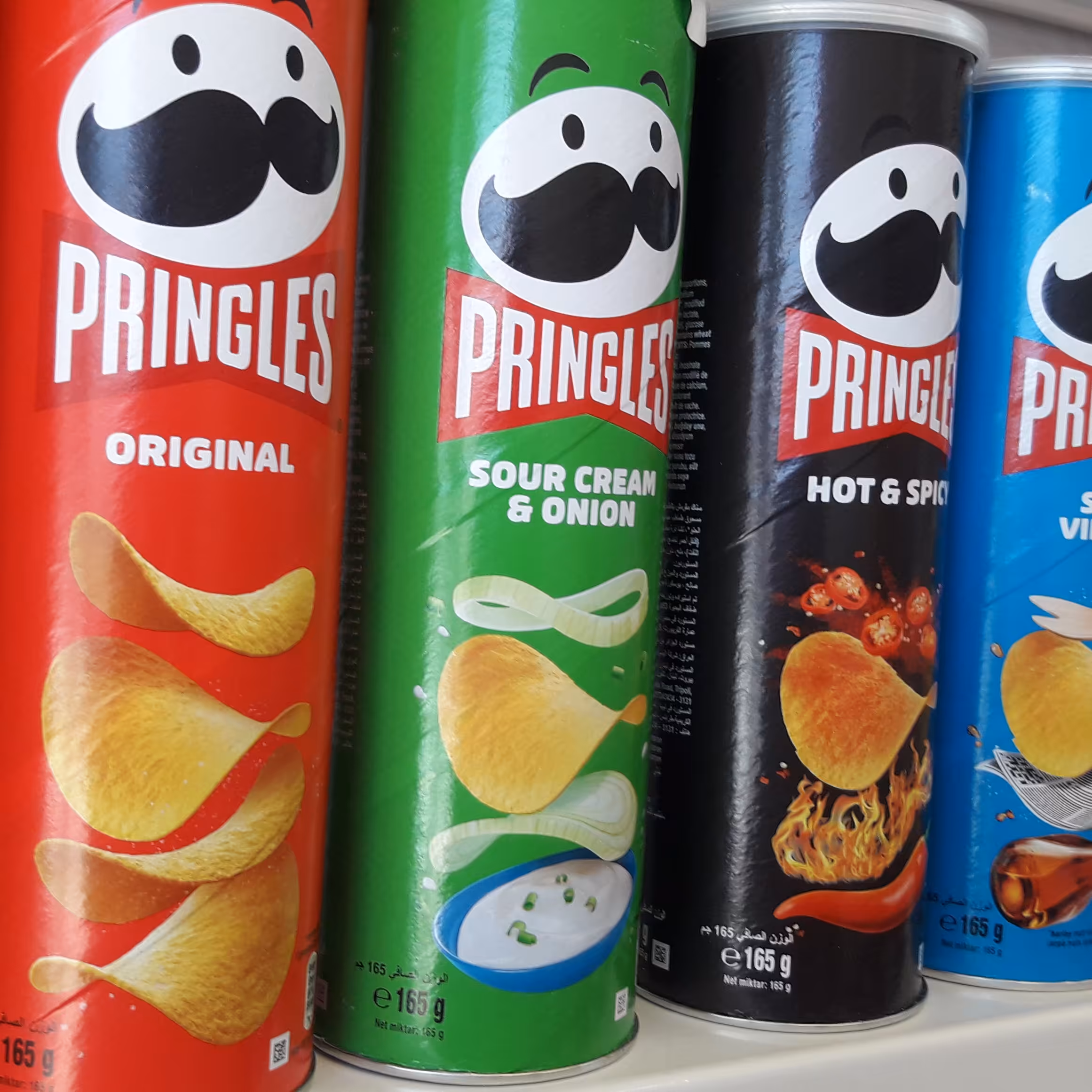 چیپس پرنگلز  بزرگ (بندرشاپ)  در 7 طعم پنیری،باربیکیو،سرکه نمکی،تند آتشی،پیاز جعفری،اورجینال،پاپریکا