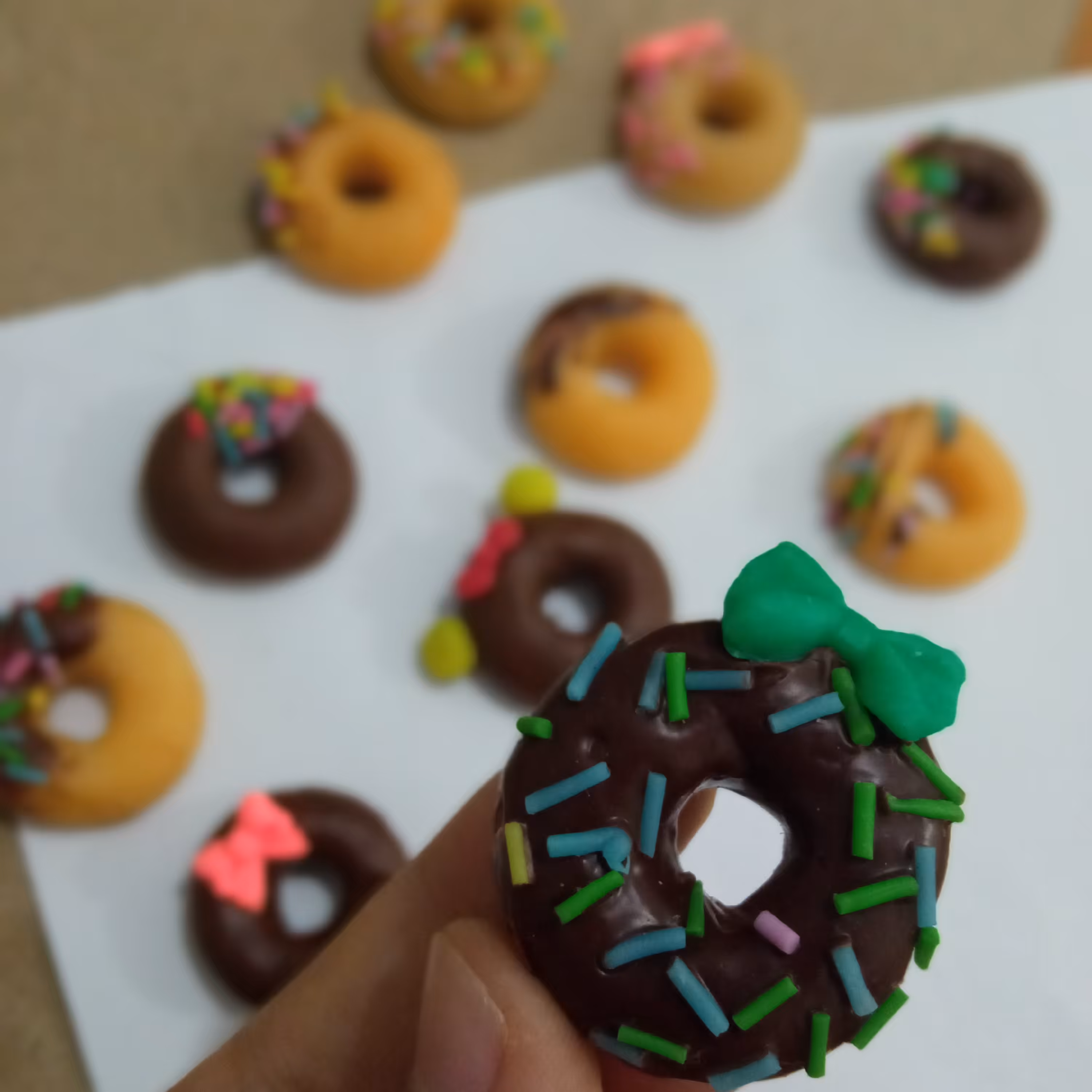 مگنت دوناتی ( پک دو عددی ) با قطر 6 سانت انتخاب طرح به دلخواه شماست