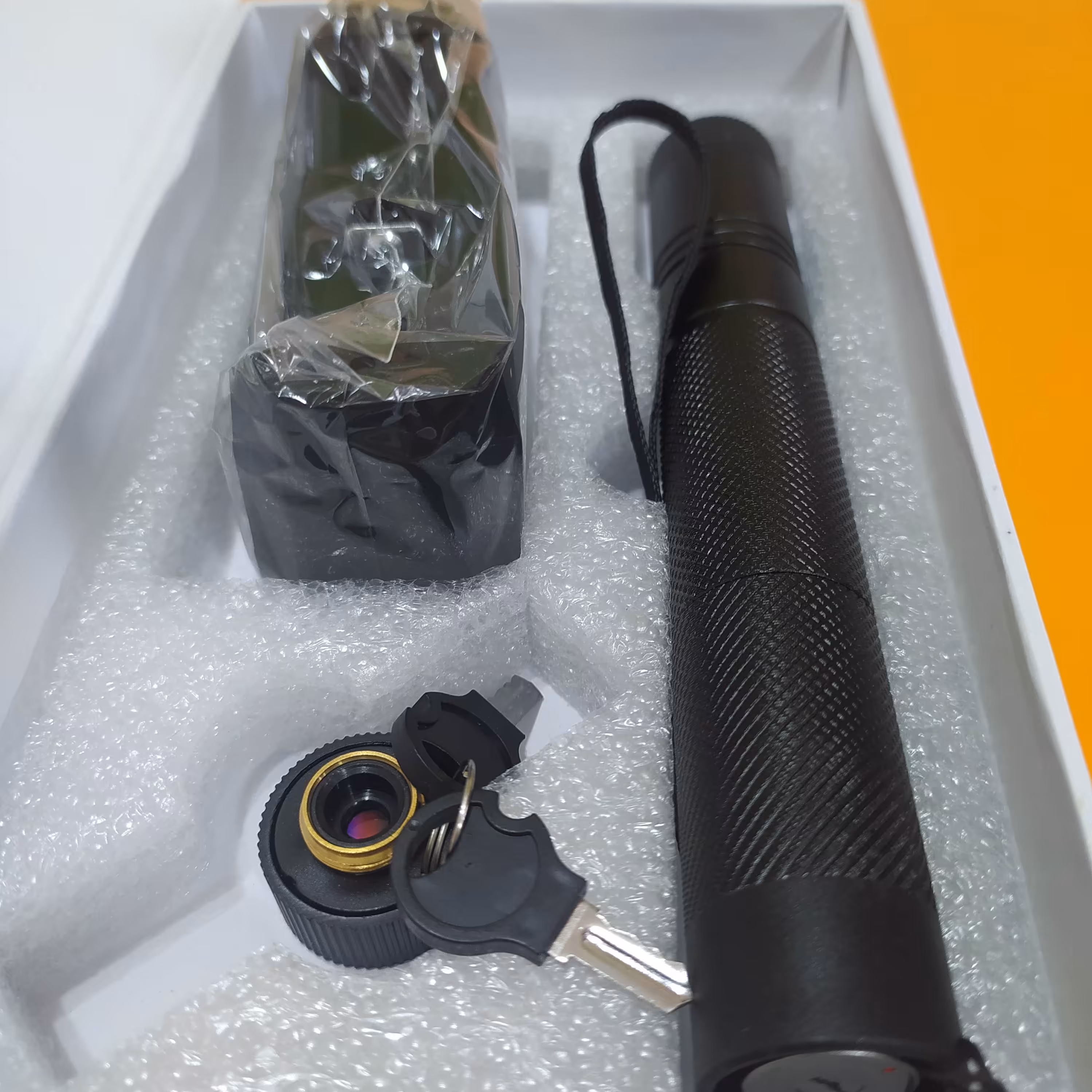 لیزر شارژی پوینتر اصلی سبز جعبه سفید      ارسال رایگان