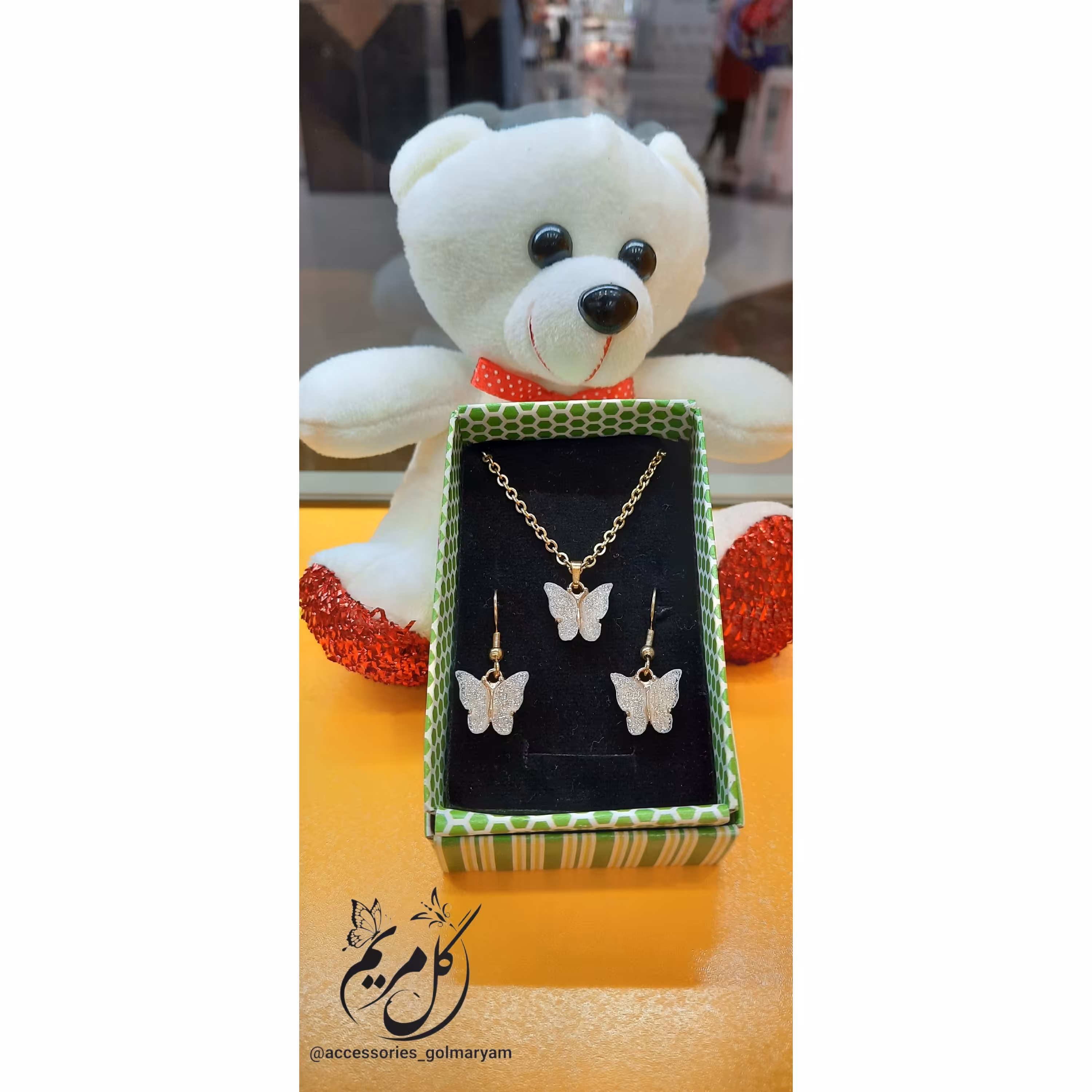 نیم ست گردنبند و گوشواره طرح پروانه شاین استیل رنگ ثابت رنگ سفید 