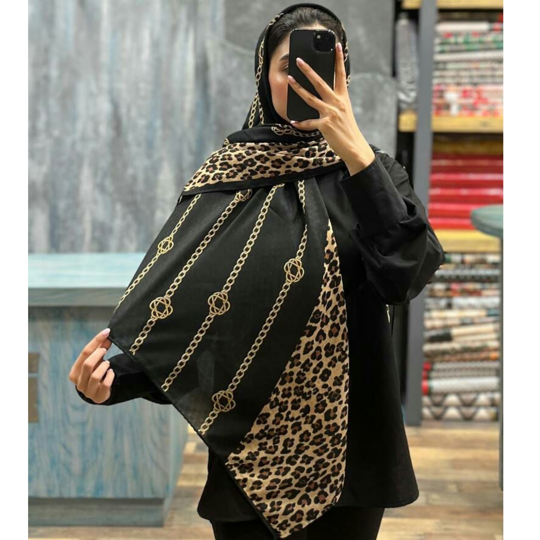 روسری نخی گارزا قواره140 دور دست دوز مشکی و کرم فوقالعاده زیبا