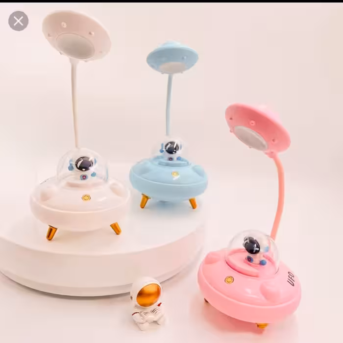 لوازم تحریر فانتزی چراغ مطالعه و چراغ خواب طرح سفینه فضایی و فضانورد 