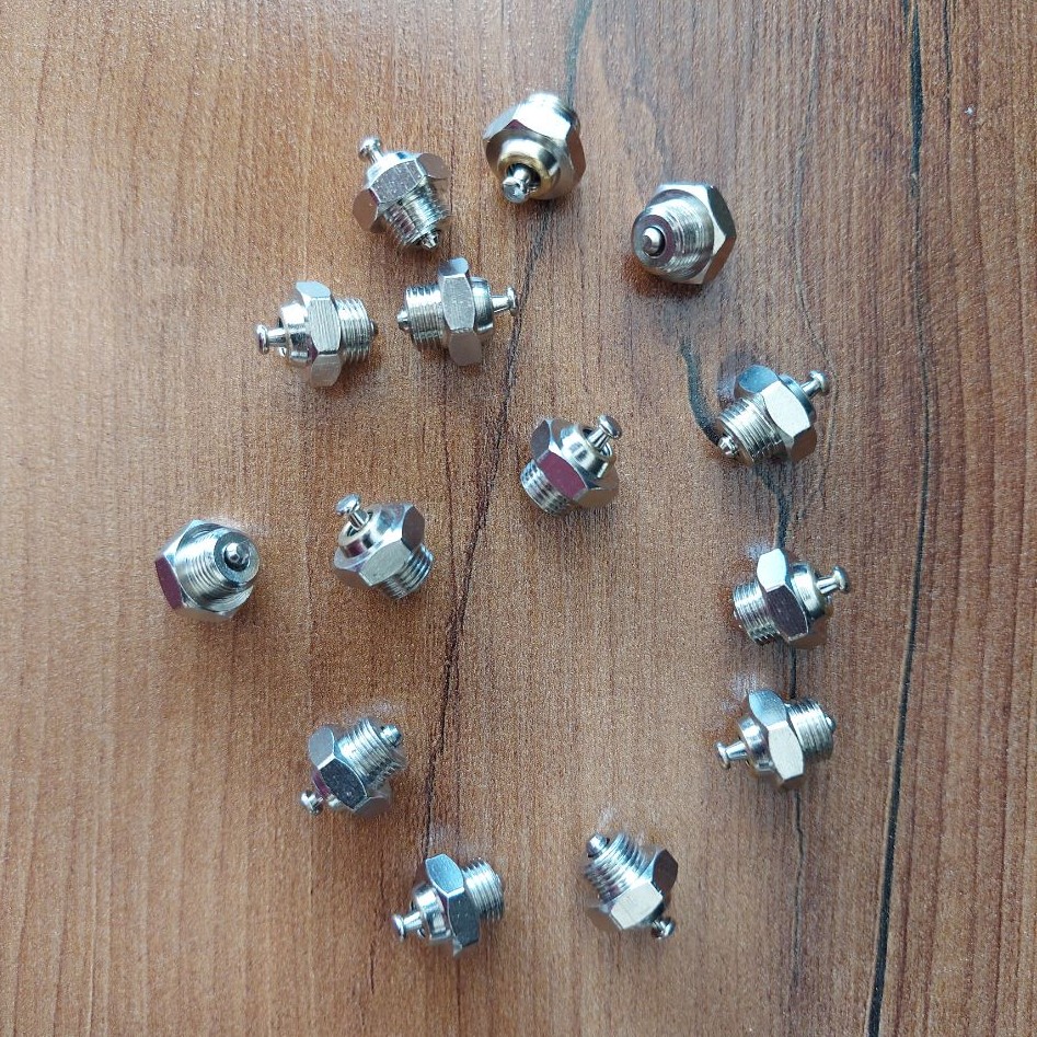 سوپاپ قهوه جوش رو گازی موکاپات ایتالیایی کافه فنجان