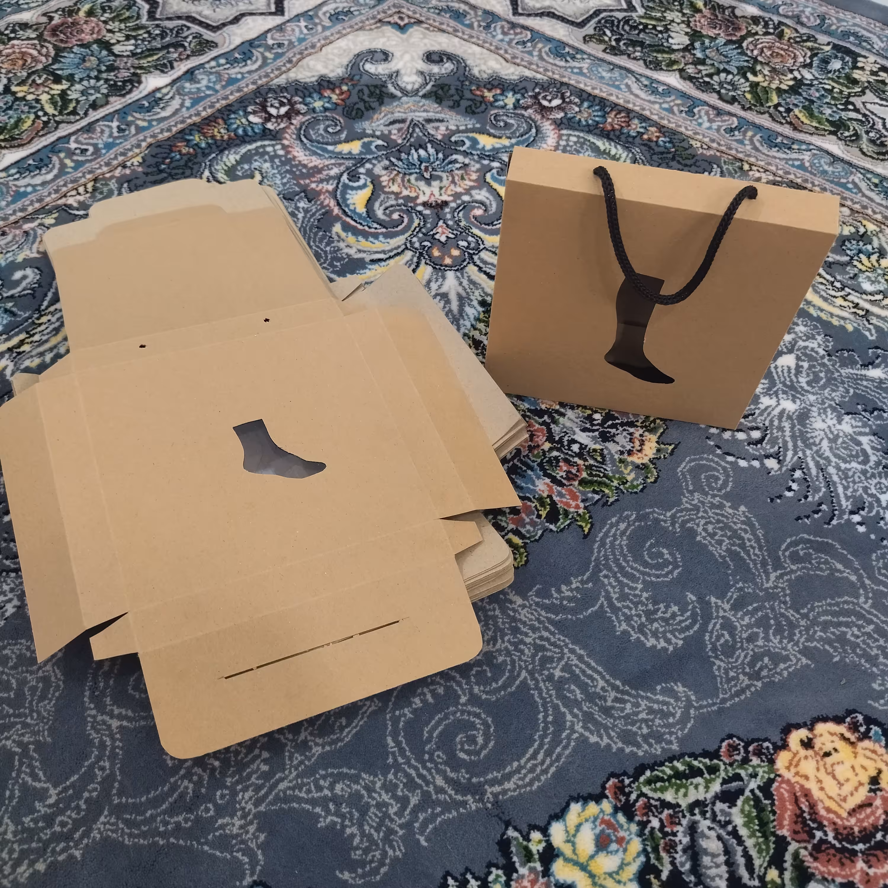 پاکت بسته بندی جوراب با برش جوراب مناسب برای تولیدیارسال به صورت پس کرایه 