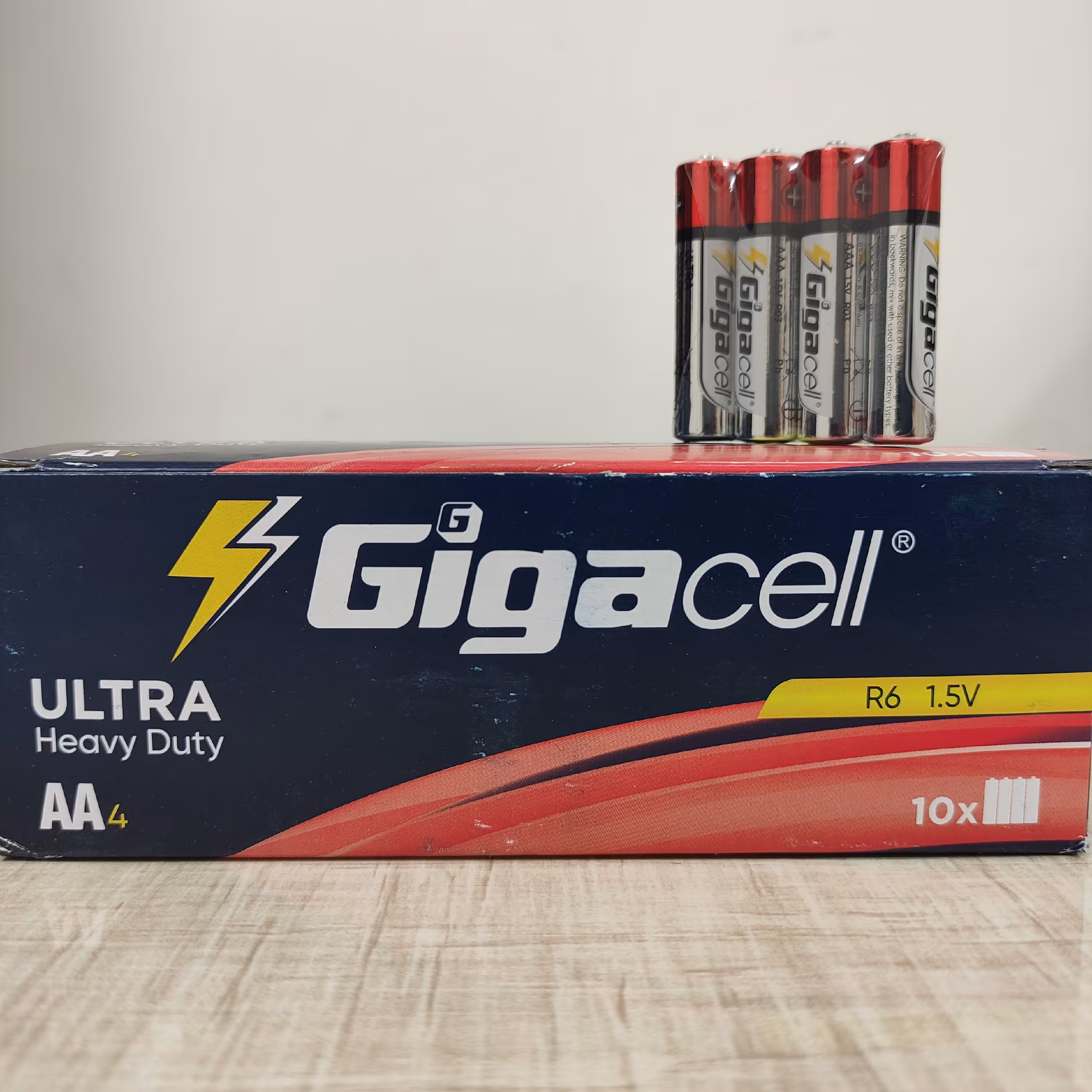 باتری نیم قلمی گیگاسل مدل Ultra Heavy Duty بسته 4 عددی