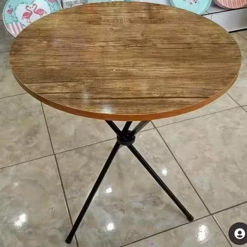 میز خاطره ام دی اف با پایه فلزی بسیار محکم

