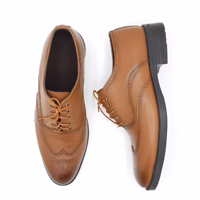 کفش چرم مردانه بنددار پاشنه کوتاه با طراحی لیزری زیبا وزن سبک طرح اسمیت رنگ عسلی محصول غرفه مشهد کفش ارسال رایگان 