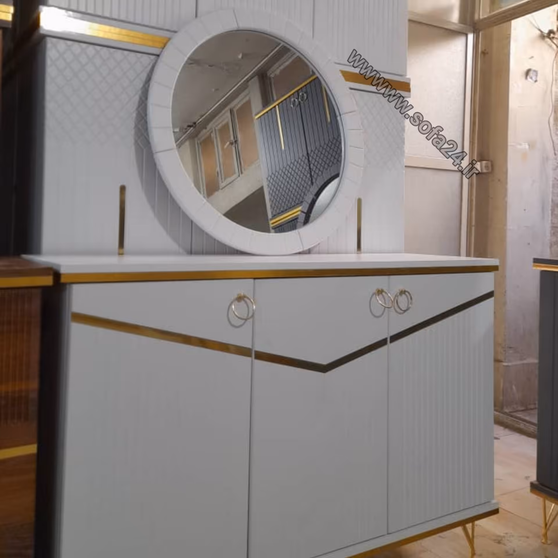 میزکنسول با آیینه کد 105 صفحه دوبل درب ام دی اف رنگ بندی دارد(ارسال با باربری و پس کرایه میباشد )