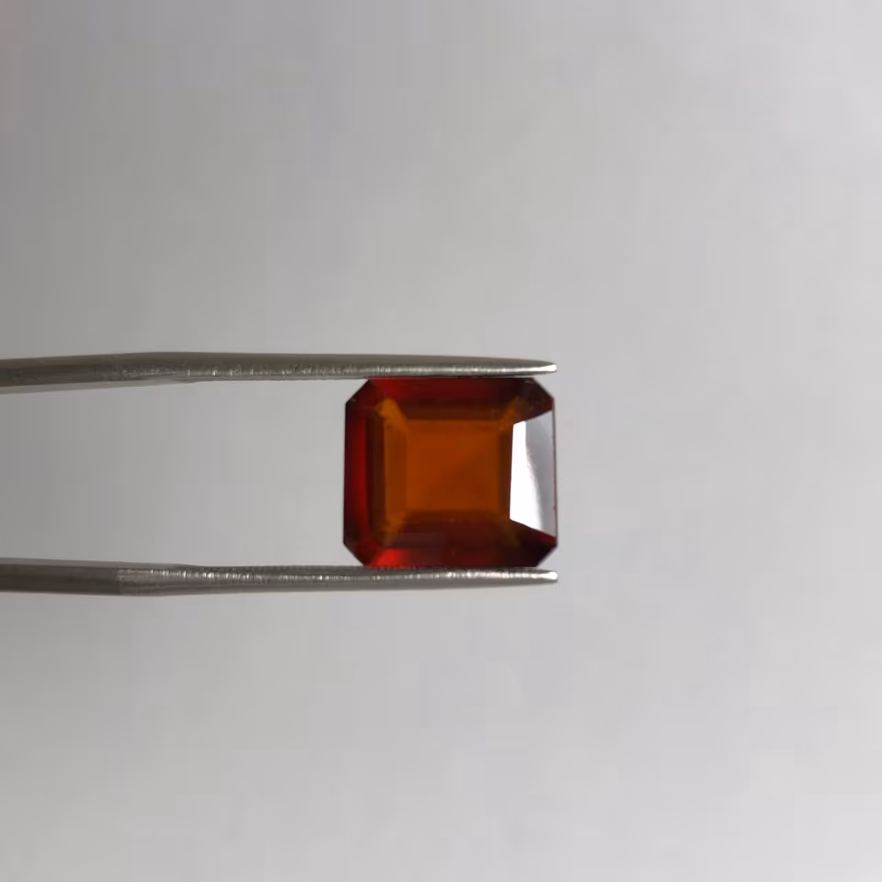 سنگ قیمتی گارنت هسونیت طبیعی قرمز 240218