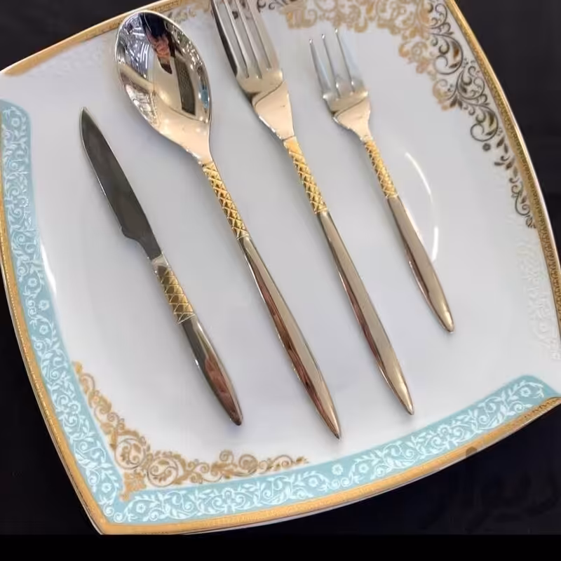 سرویس قاشق چنگال نیمه طلایی 6میل استیل نگیر 120پارچه دهانه اروپایی (جدید ترین طرح)