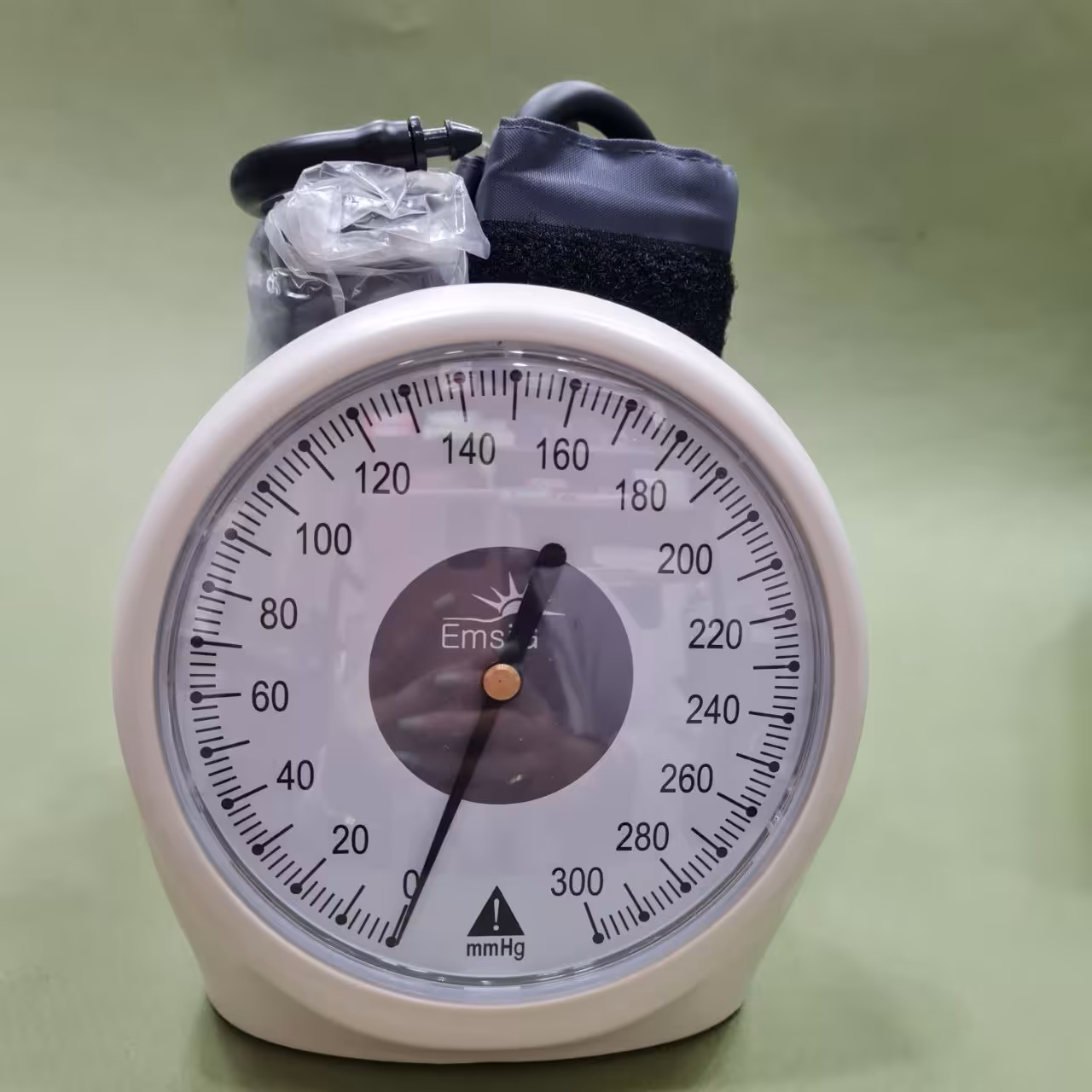 فشارسنج عقربه ایی رومیزی  امسیگ با سبد شلنگ تلفنی و کاف و پوار مدل SF-10