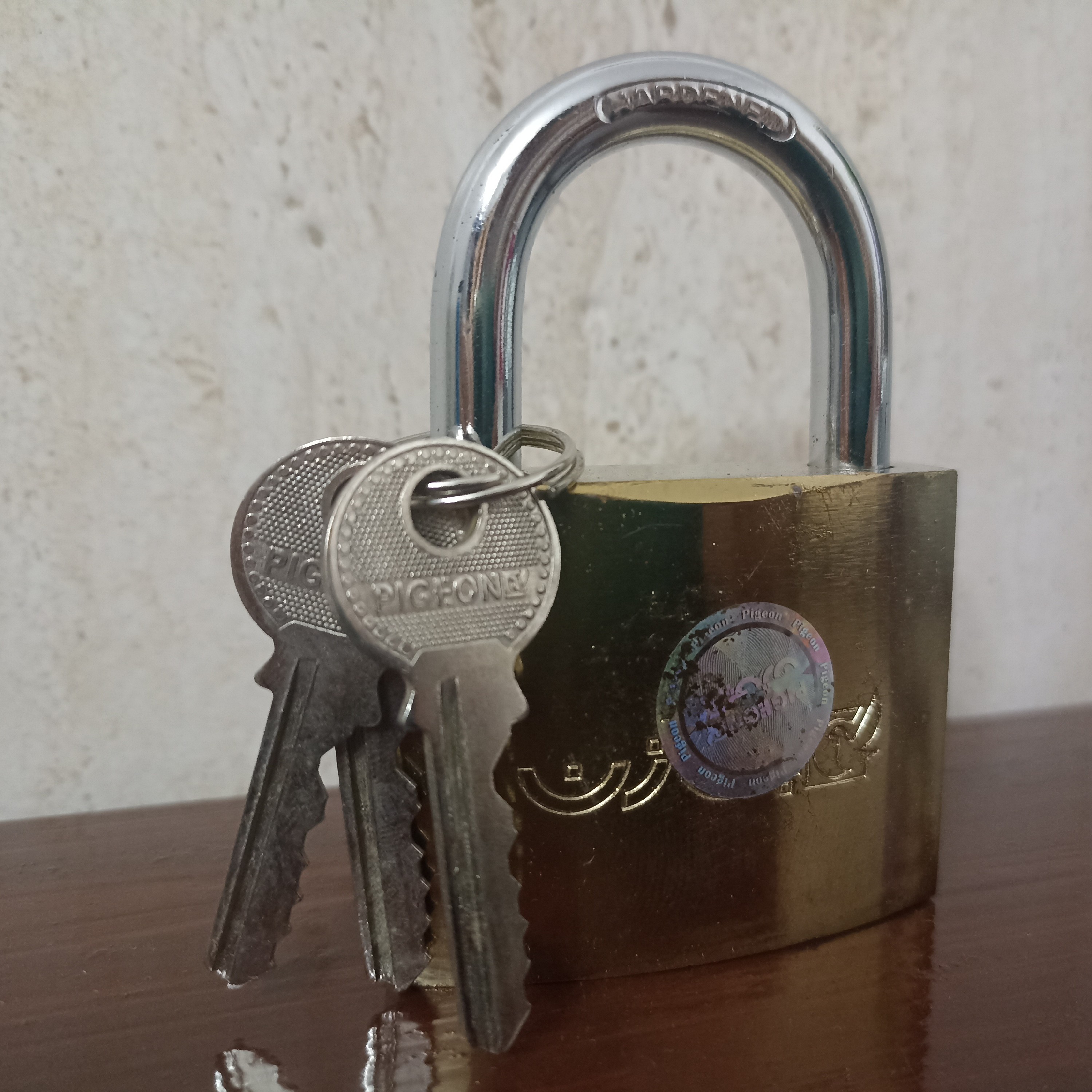 قفل آویز سایز 63 مارک پی ژن