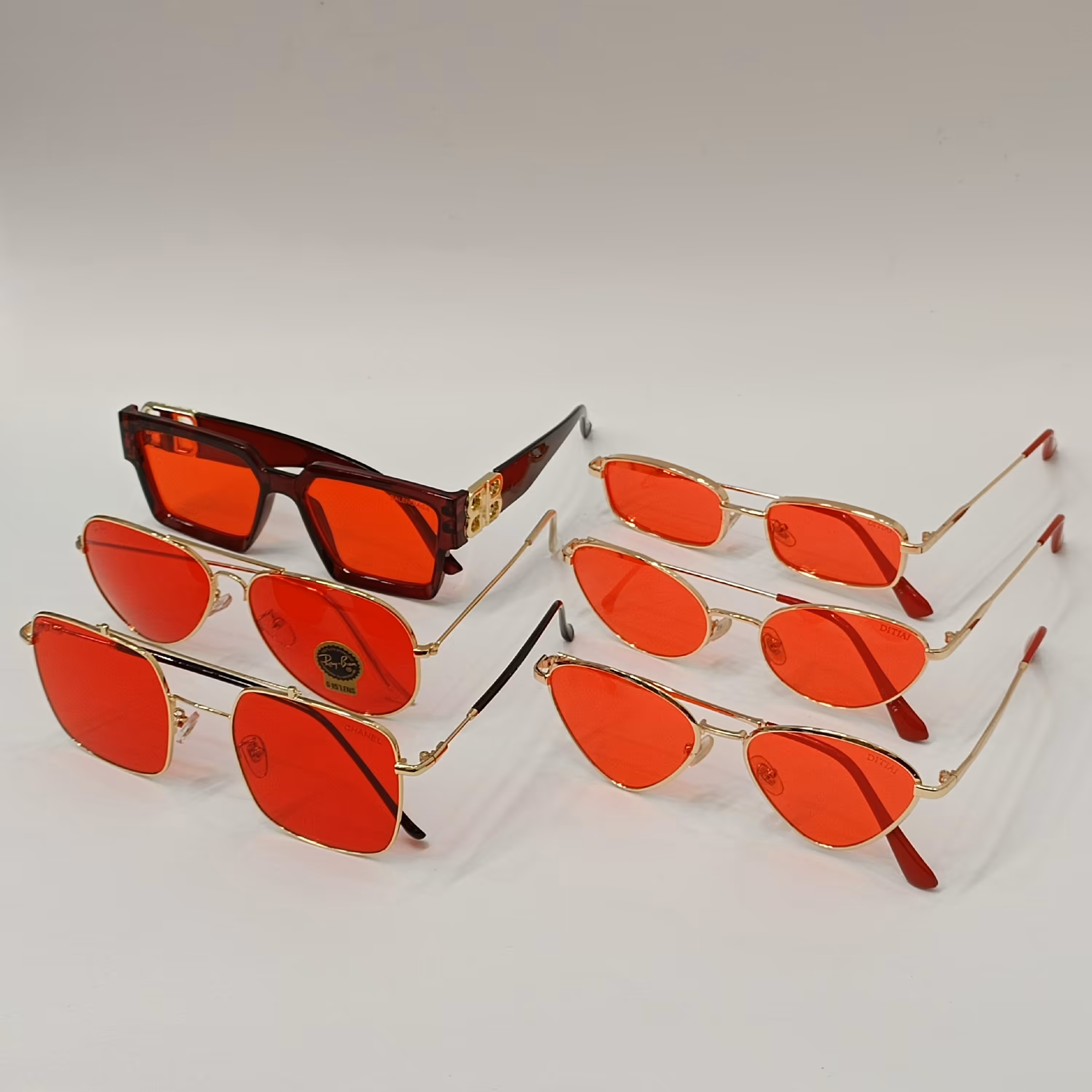 عینک های قرمز یووی400 فلزی به همراه جلدزیپی و دستمال