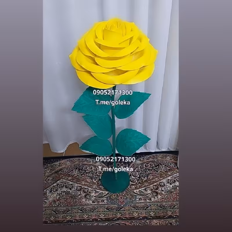 گل پایه دار کنار سالنی