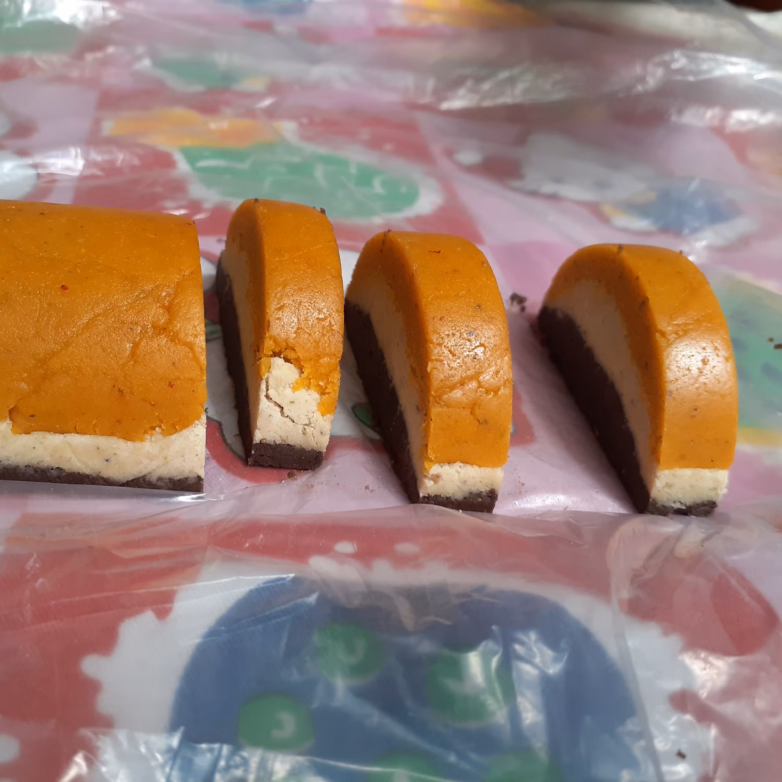 حلوا هل سه رنگ رولتی