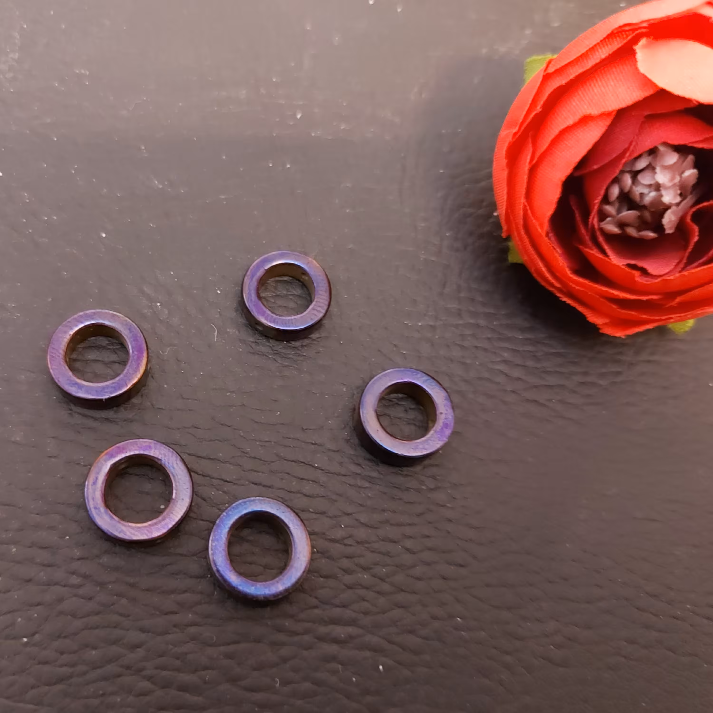 سنگ حدید بنفش گرد تو خالی تک عددی