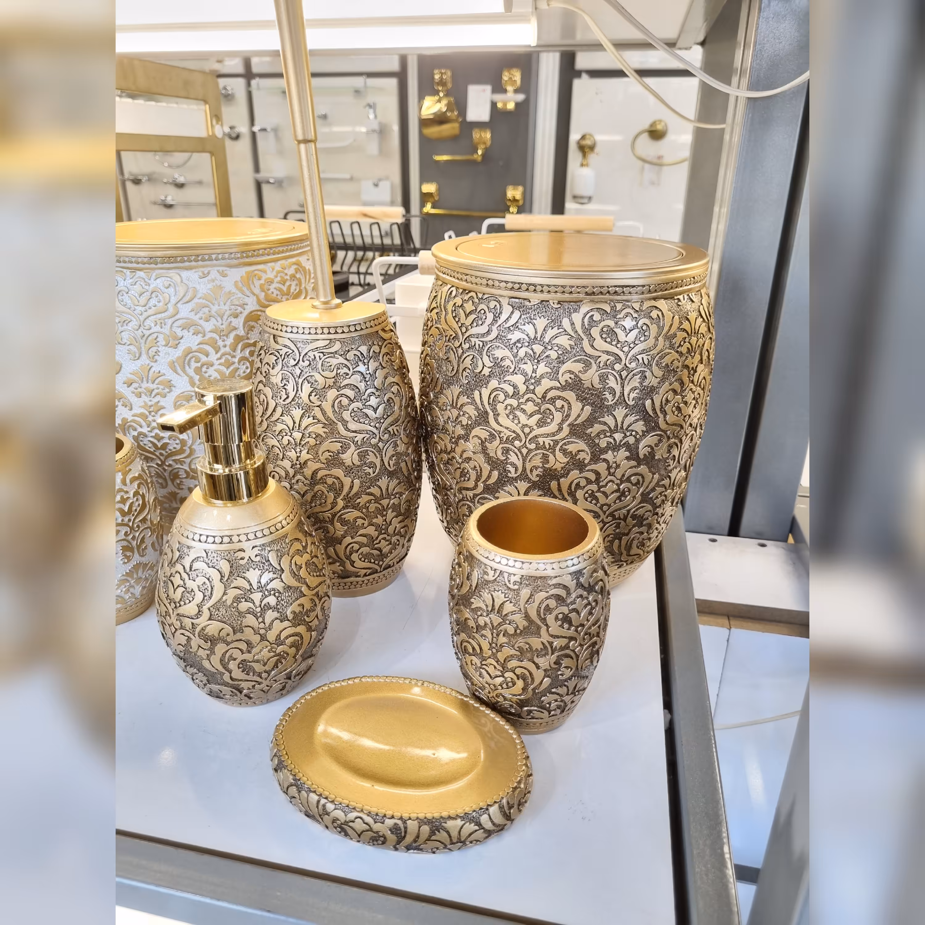 ست 5 پارچه سرویس بهداشتی جنس رزین مدل FN04 طلایی سیاه قلم (ارسال رایگان)