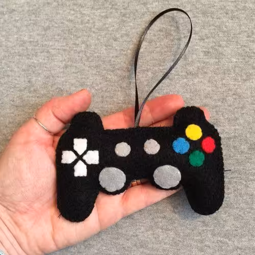 آویز و جاسوییچی نمدی پسرانه (طرح دسته گیم نت) 