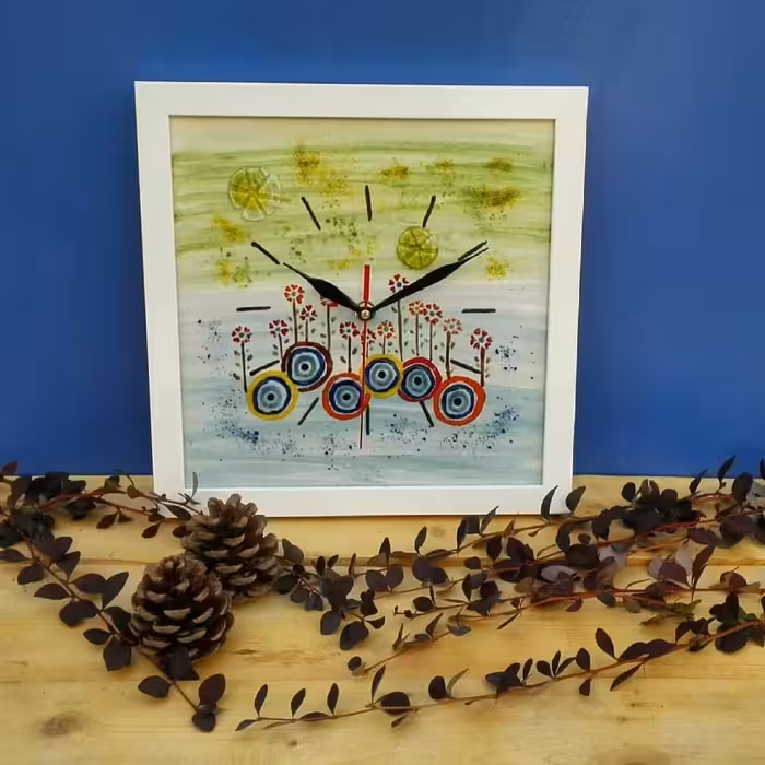 ساعت دیواری آمینا تلفیق کاشی و شیشه طرح  چشم نظر( قاب سفید)