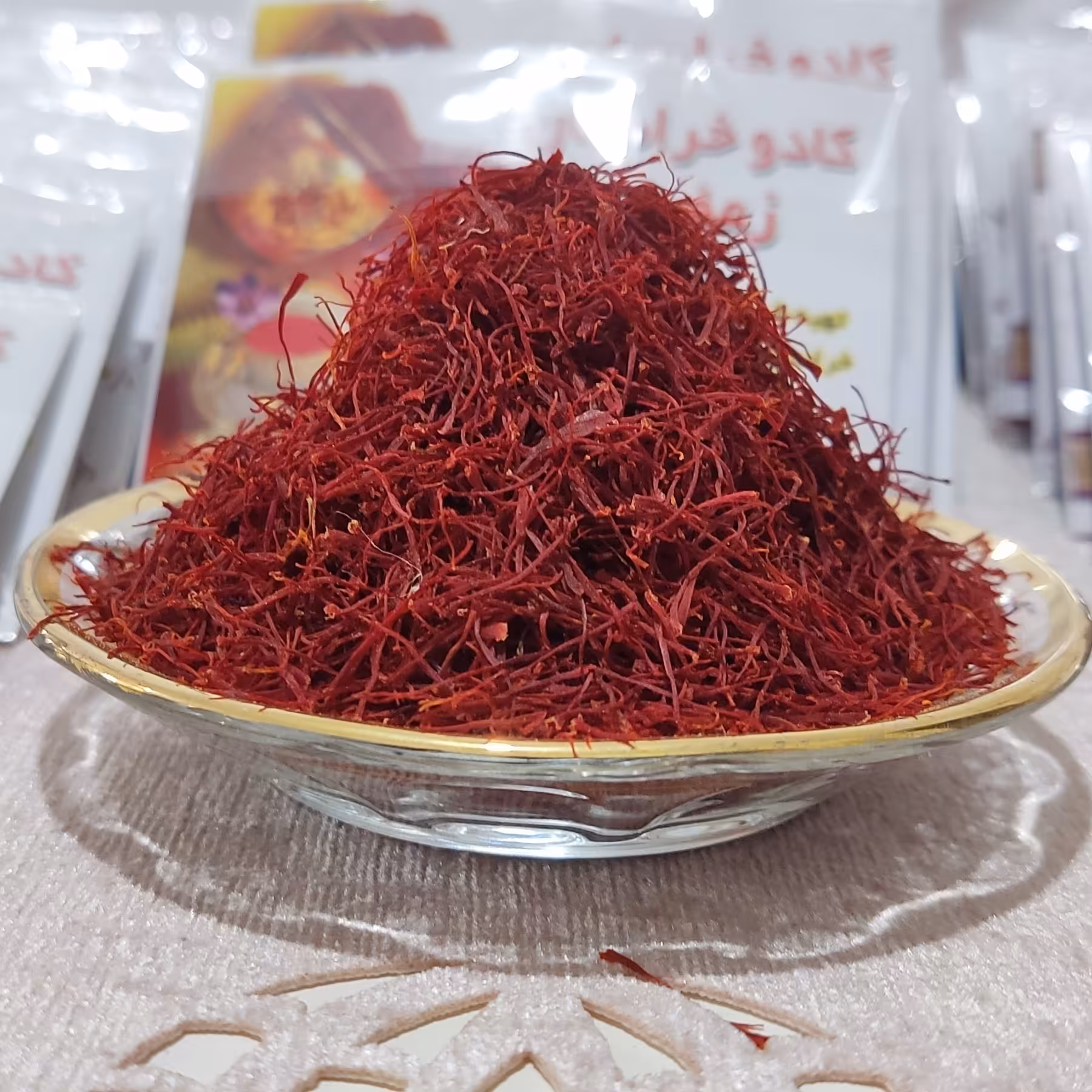 زعفران سر گل اصل(بِکر و دست نخورده)درجه یک سرایان(خراسان جنوبی قاینات) نیم مثقالی مستقیم از کشاورز (تضمین کیفیت)