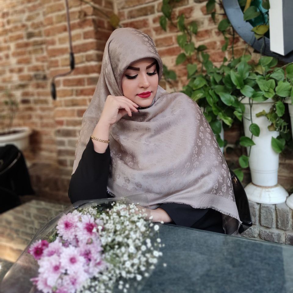 روسری دورو لمه دار وارداتی نخ ابریشم ژاکارد قواره 140 رنگ نسکافه ای طرح گل ارسال رایگان