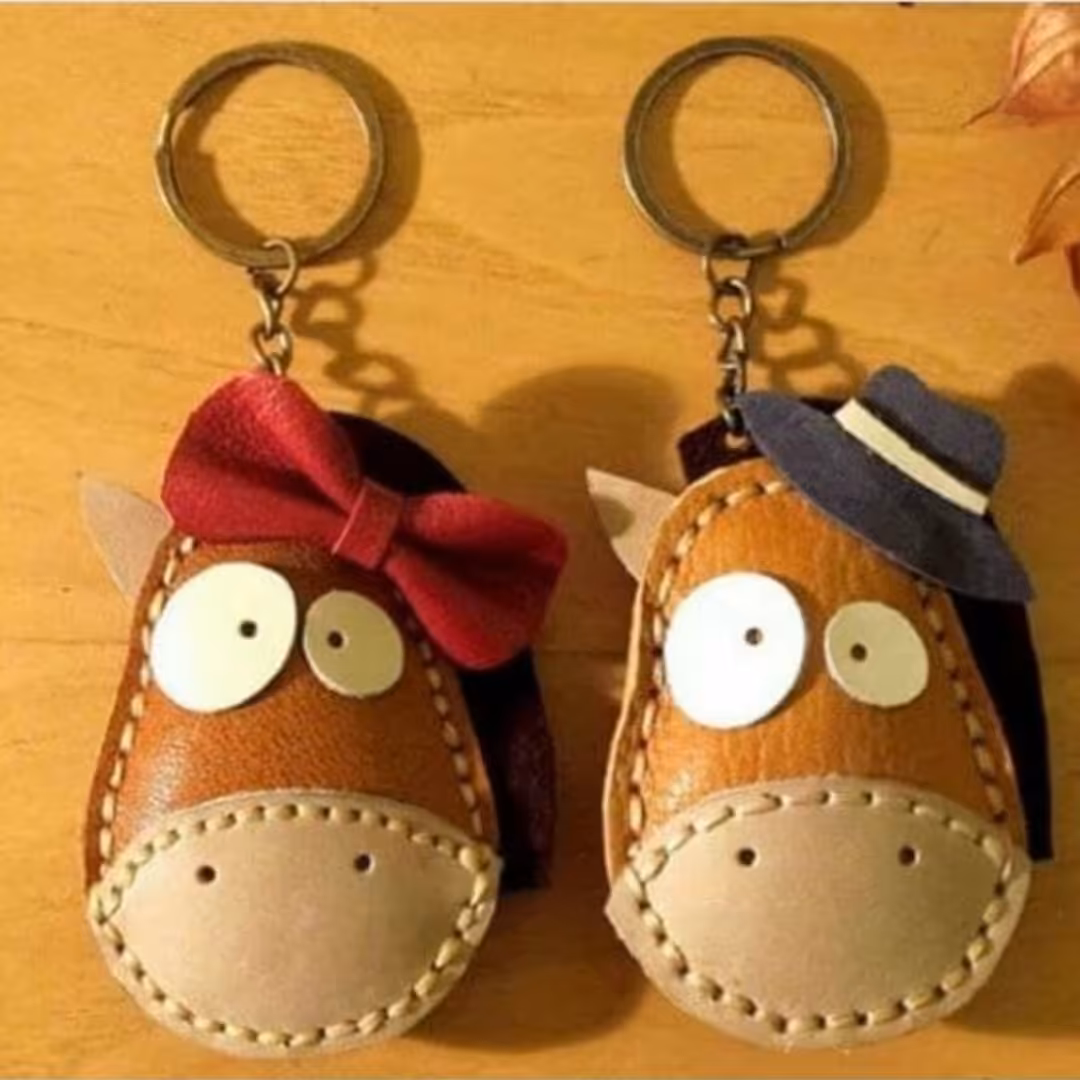 چرم طبیعی نیمه آماده جا کلیدی مدل الاغ خانم و آقا