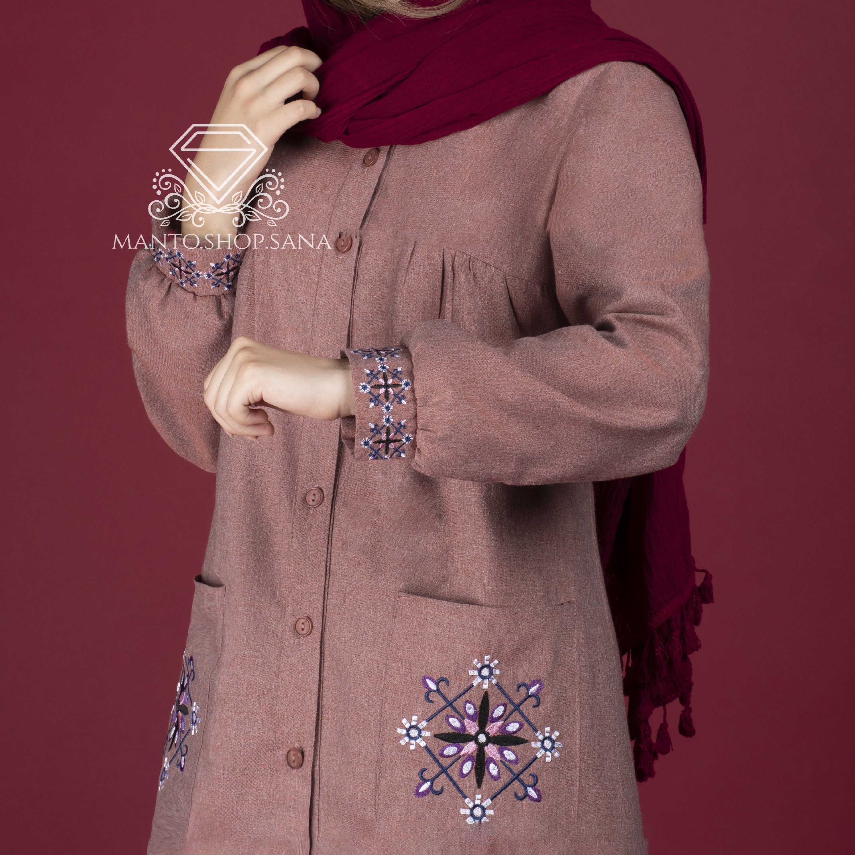 مانتو مرجانی دکمه دار جیب دار گلدوزی شده 
