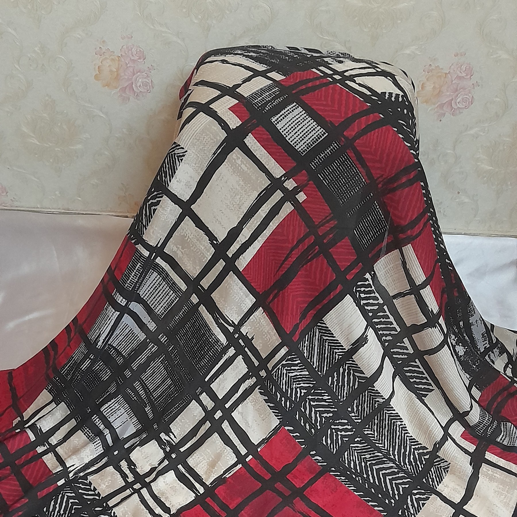 روسری نخی قواره 120 با کیفیت رنگ شاد آلبالویی
