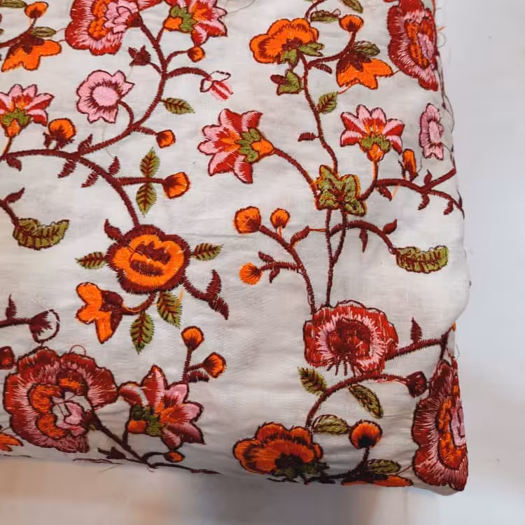 پارچه لنین سوزندوزی گلدار سفید مشکی و کرم