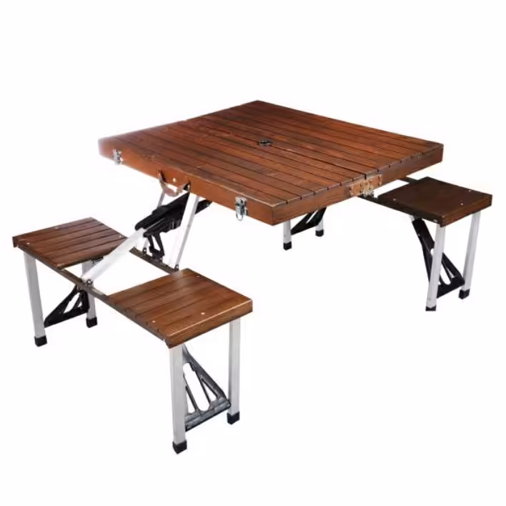 چهار صندلی و یک میز در یک کیف