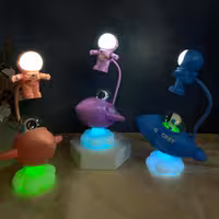 چراغ مطالعه و خواب طرح فضاپیما و فضانورد