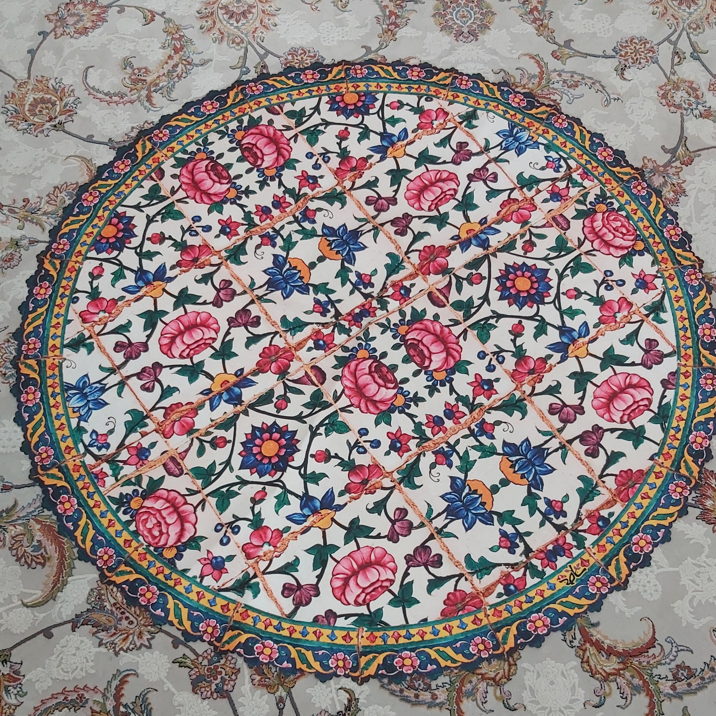 رومیزی گرد مدل لوتوس مخمل با قطر 90 سانت