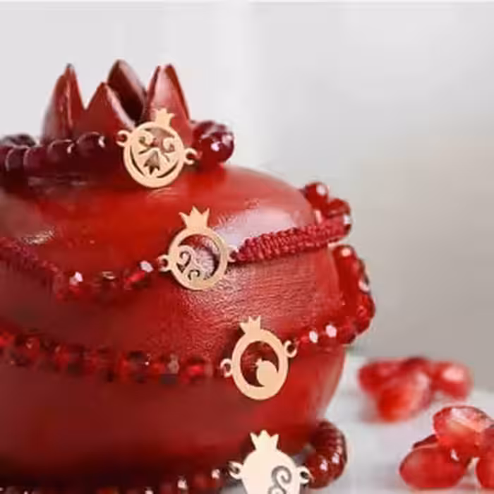 دستبند مهره ای با پلاک انار