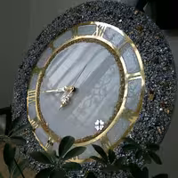 ساعت دیواری 60 سانتی طوسی سفید شاین دار