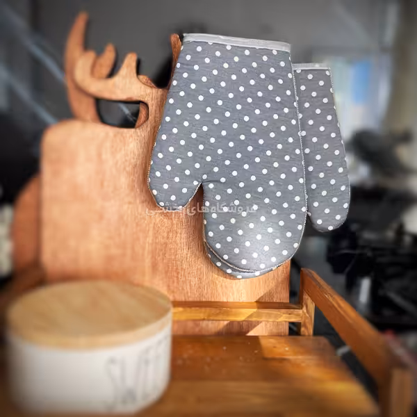 دستکش فر پارچه ای طرح طوسی خالدار