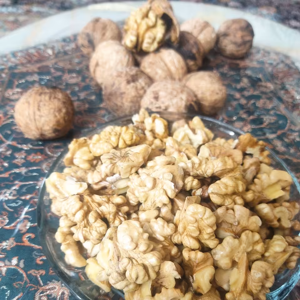 گردوی پوست نازک کاغذی، روغنی و پرمغز و توپر، کاملا خشک شده امسالی، (یک کیلوگرم)