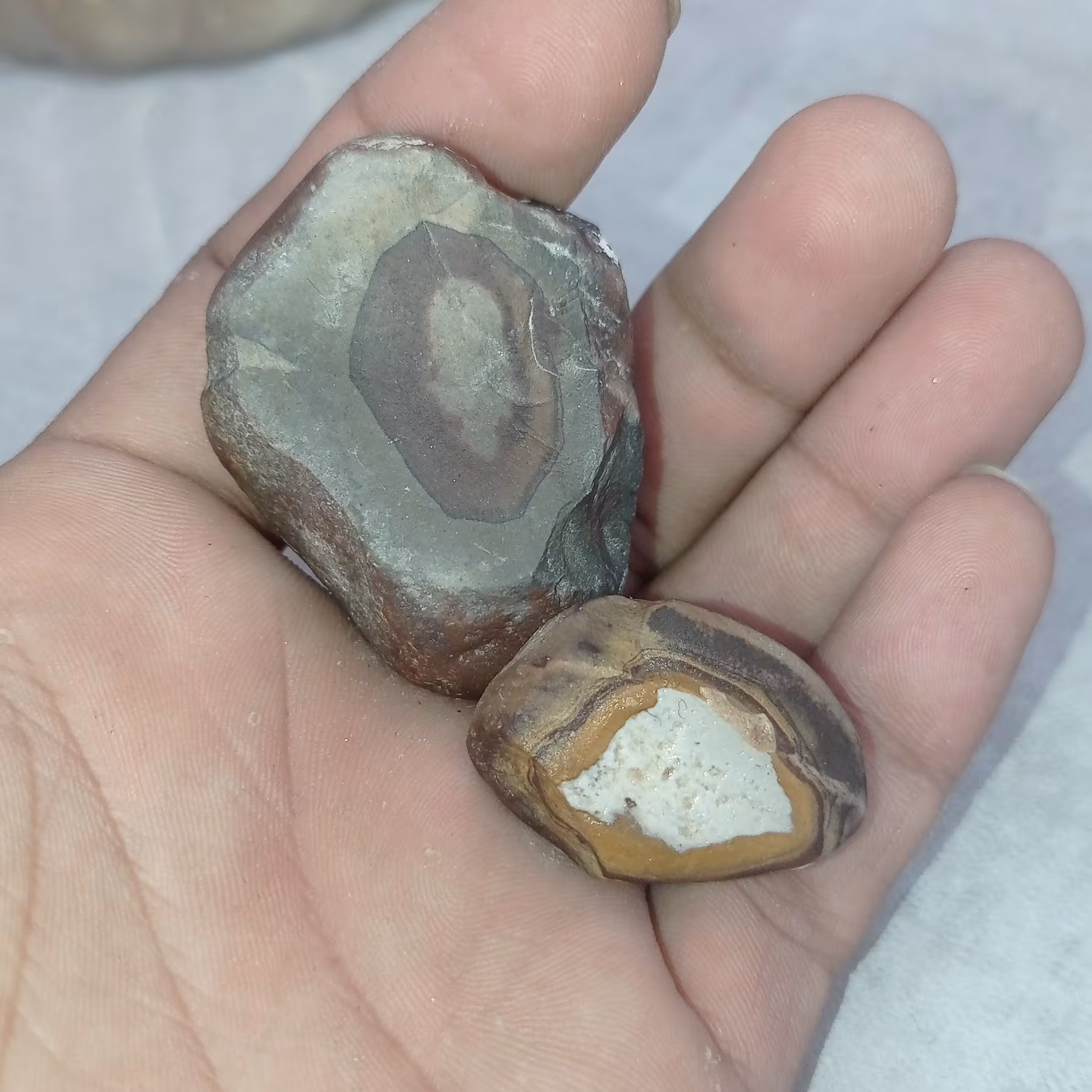 پک 7 عددی انواع جاسپر عقیق سرخ رگه دار  بسیار زیبا و جذاب برای گوهر تراشی و نگین انگشتر مدیتیشن و سنگ تراپی