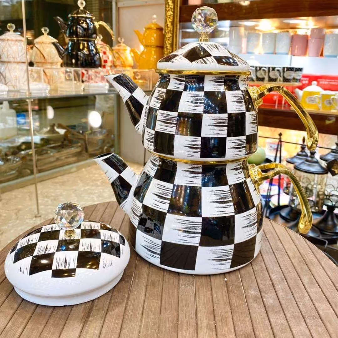 کتری و قوری لعابی سفید مشکی شطرنجی ساخت کشور ترکیه 