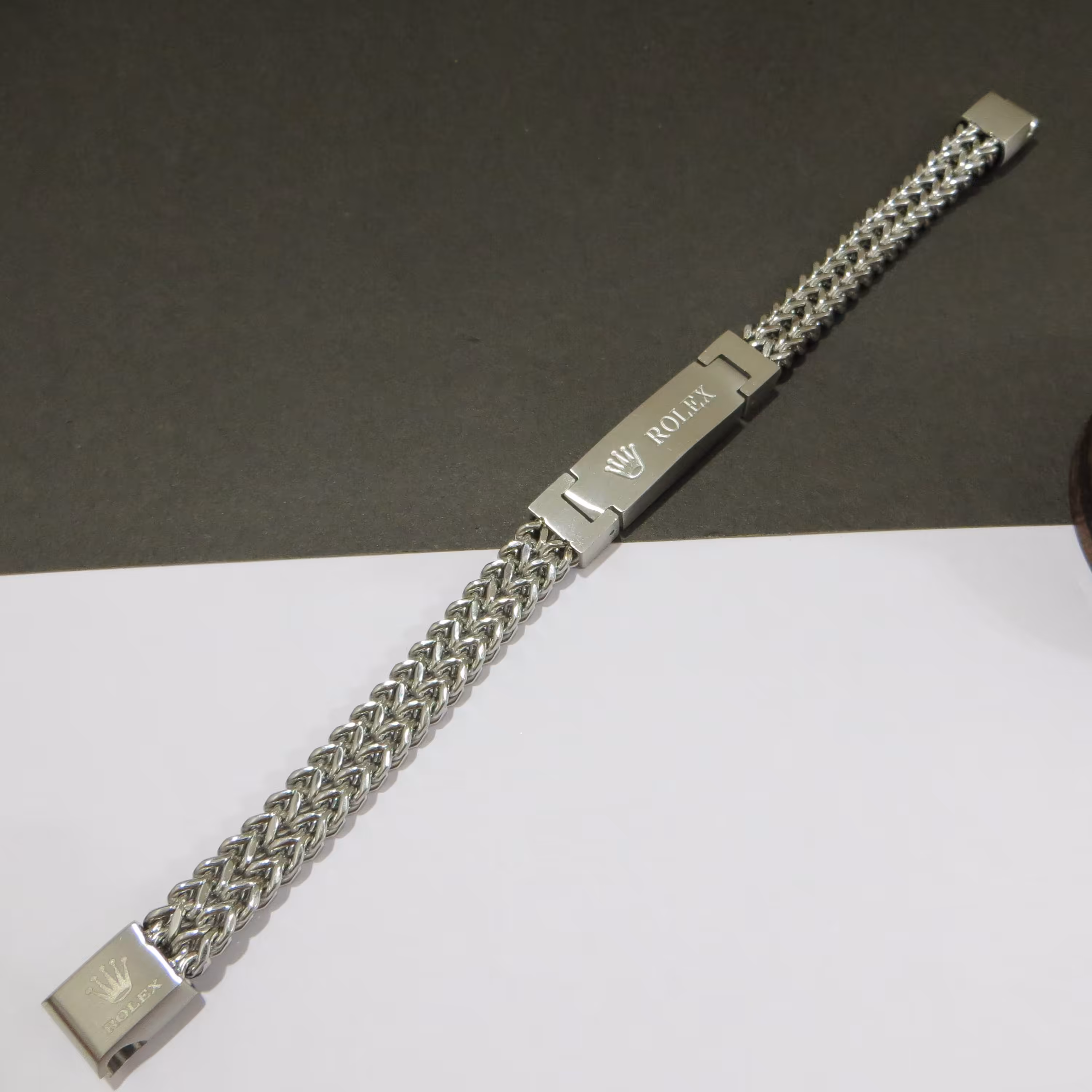 دستبند استیل کارتیر  دوبل طرح رولکس  درجه یک روکش طلا  نقره ای بسیار مقاوم و با کیفیت با قفل مگنتی