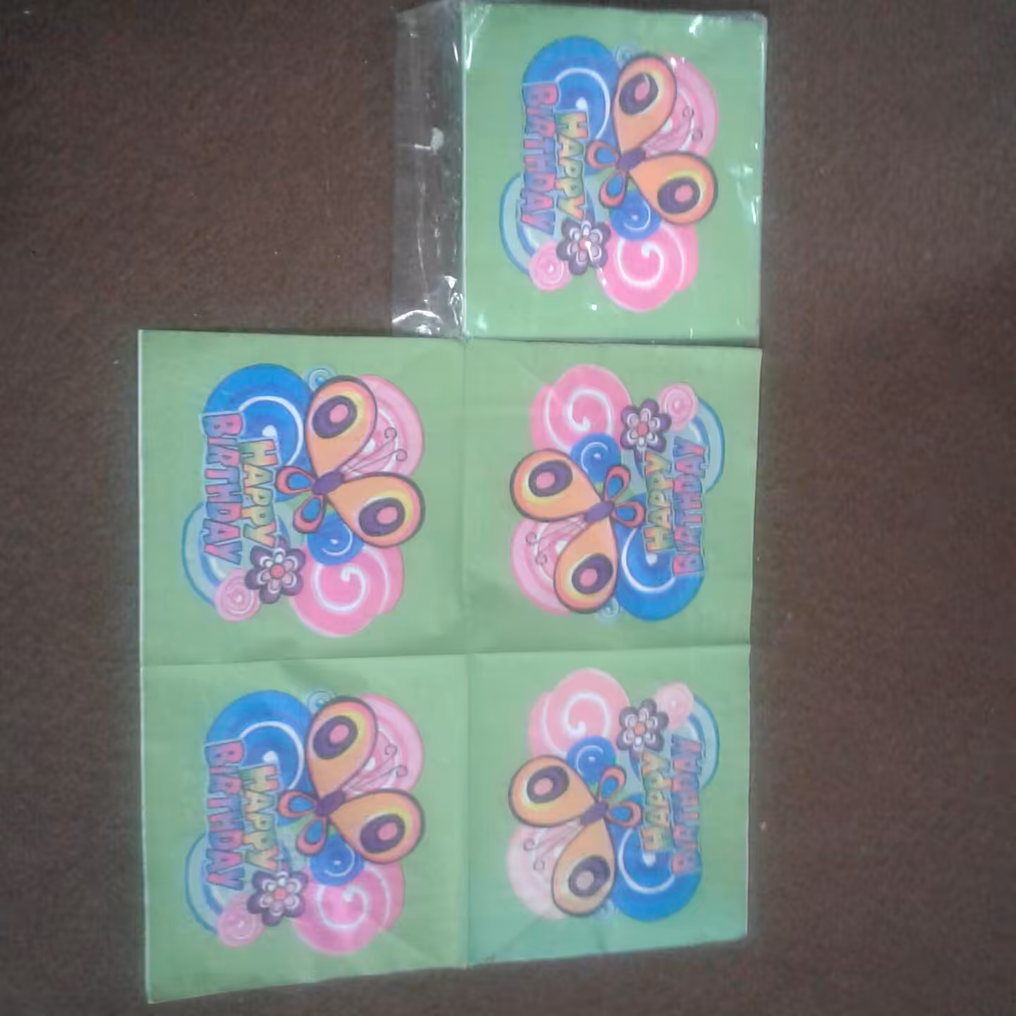 دستمال کاغذی‌‌ مخصوص سفره‌در‌ طرح ور‌نگ های مختلف سایزهرورق 20در20سانت وبسته های 20عددی