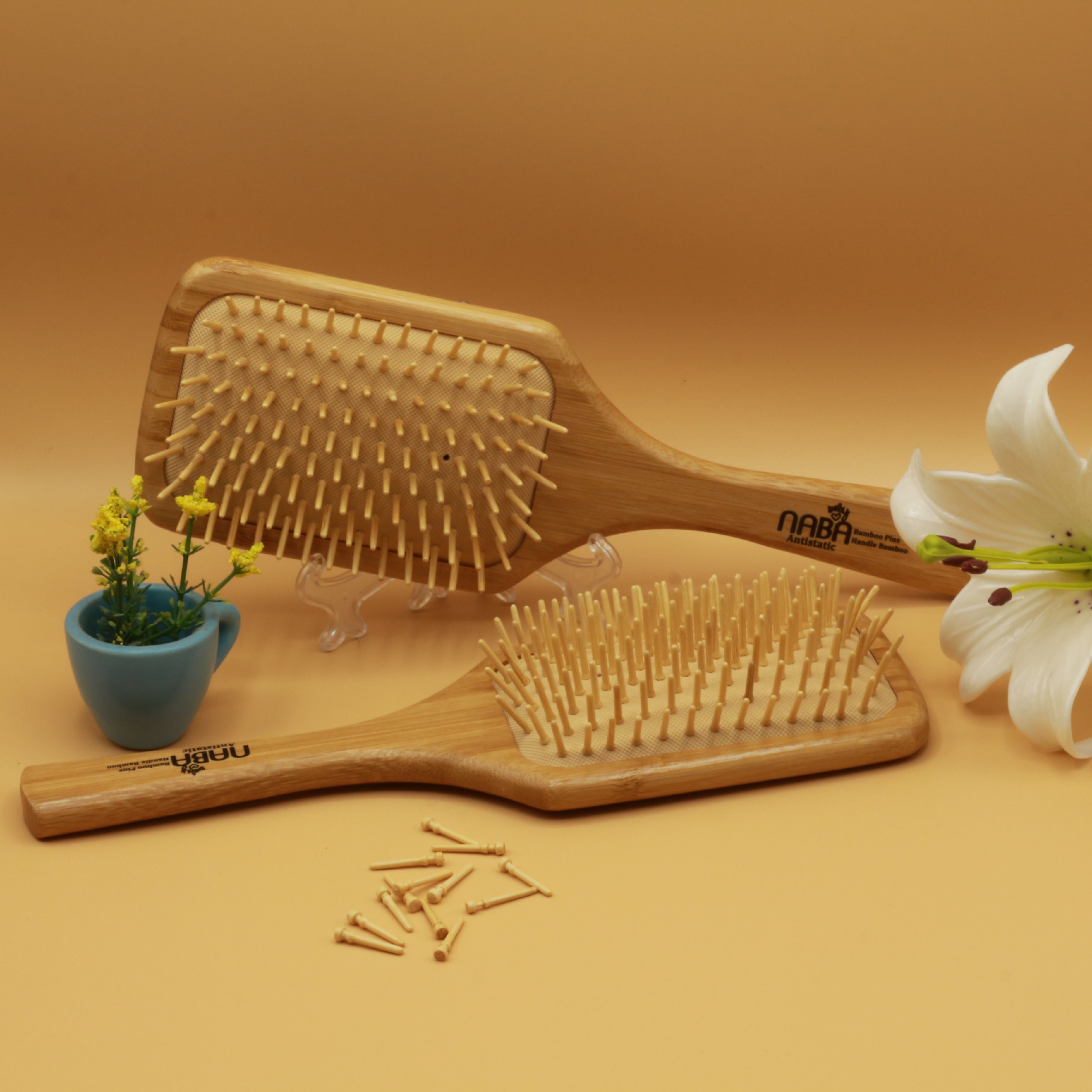 برس چوبی دندانه سر صاف برند naba از جنس بامبو (قابل شستشو) مدل چهار گوش بزرگ
