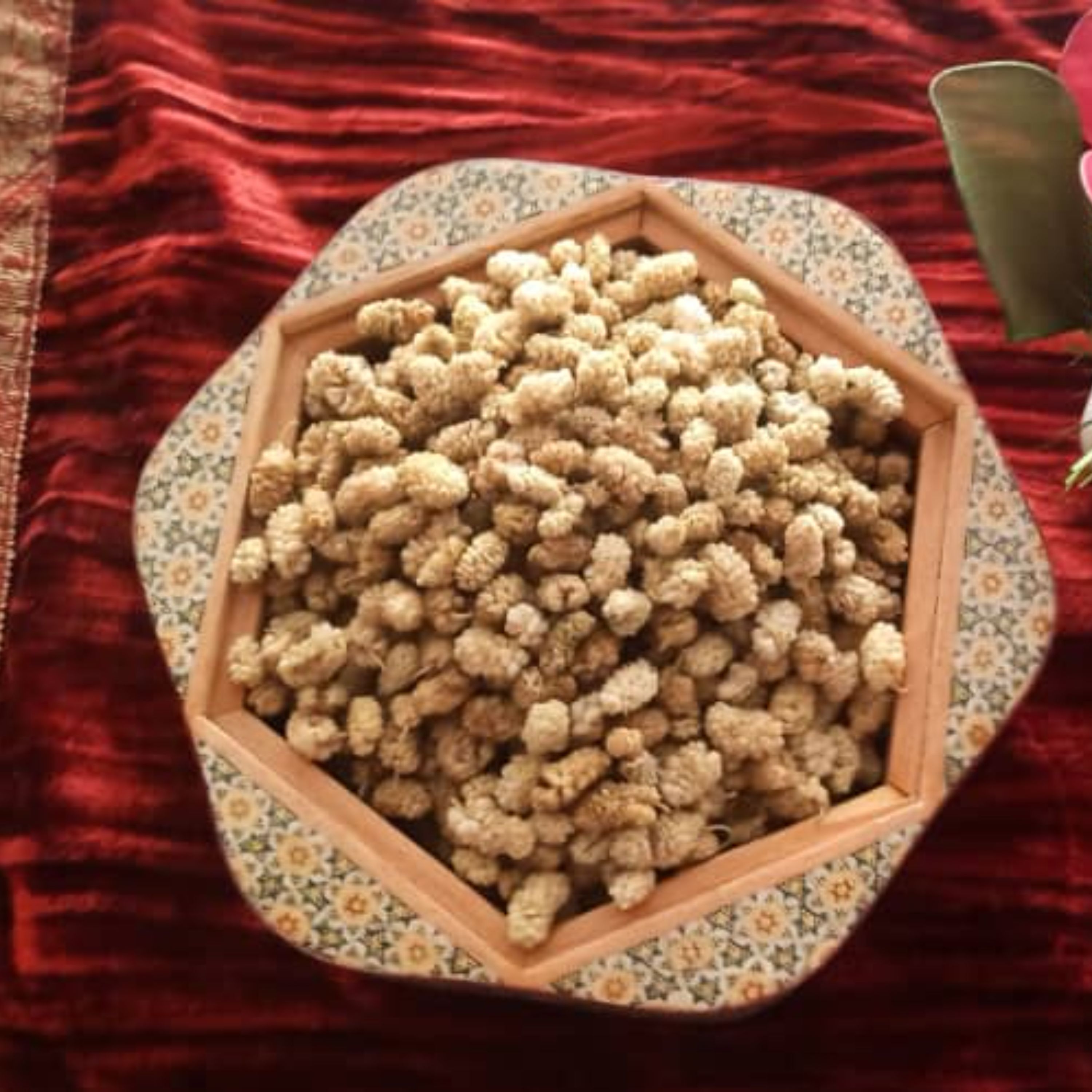 توت سفید خشک شده به شیوه کاملا طبیعی
